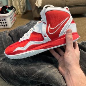 Mens nike kyrie infinity (DO9616 600) damaged box university red size 10.5